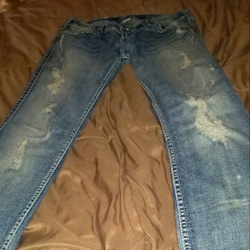 Silver Jean's size 28 junior girls distressed jeans